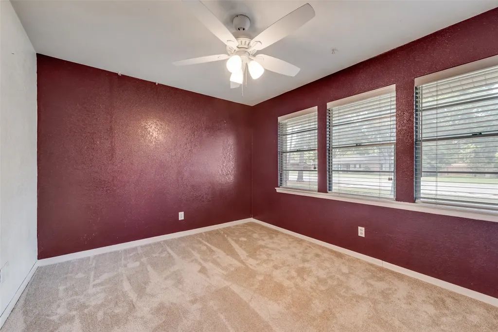 909 Egyptian Way Grand Prairie TX 75050