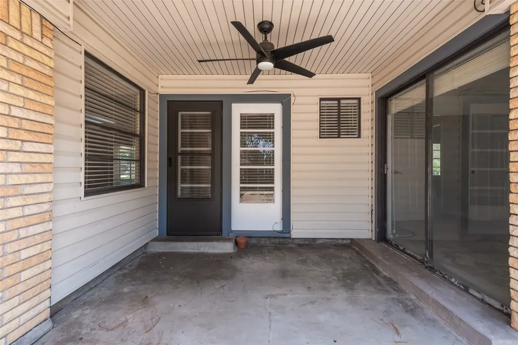 909 Egyptian Way Grand Prairie TX 75050