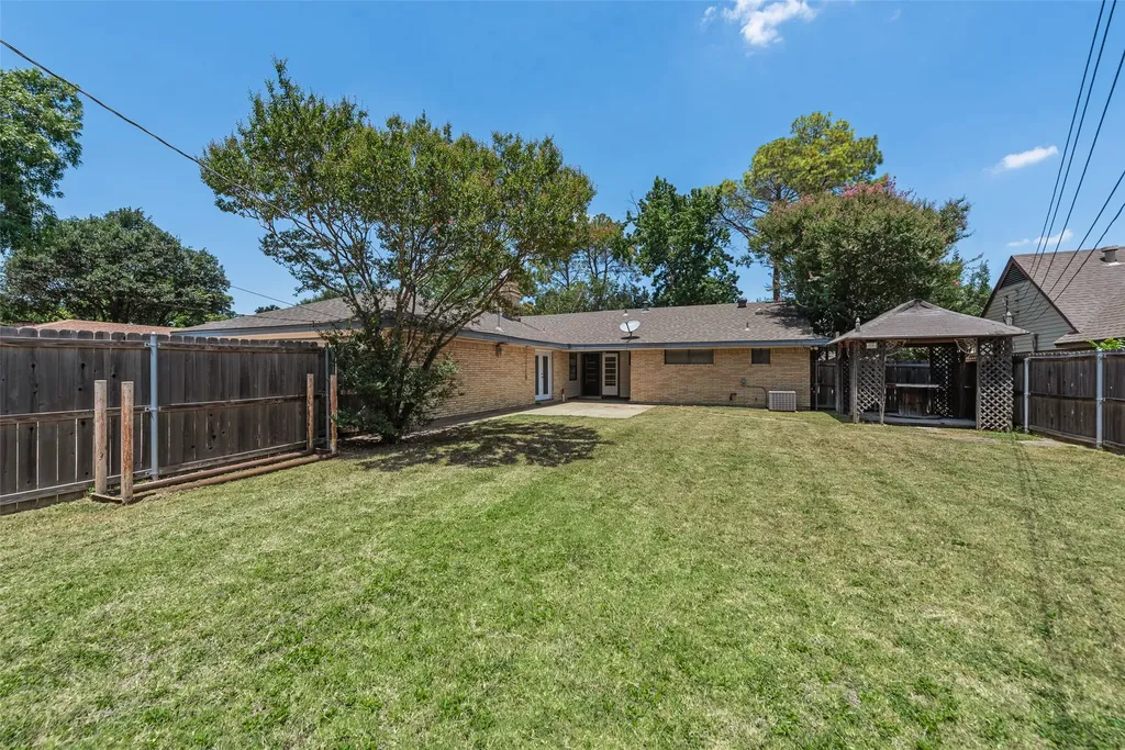 909 Egyptian Way Grand Prairie TX 75050