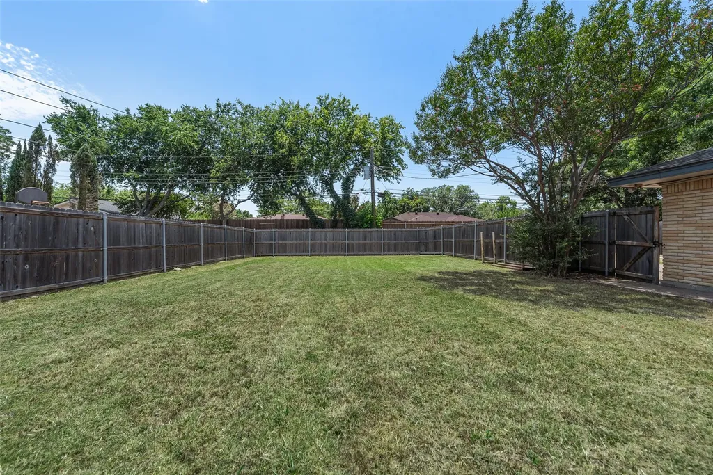909 Egyptian Way Grand Prairie TX 75050