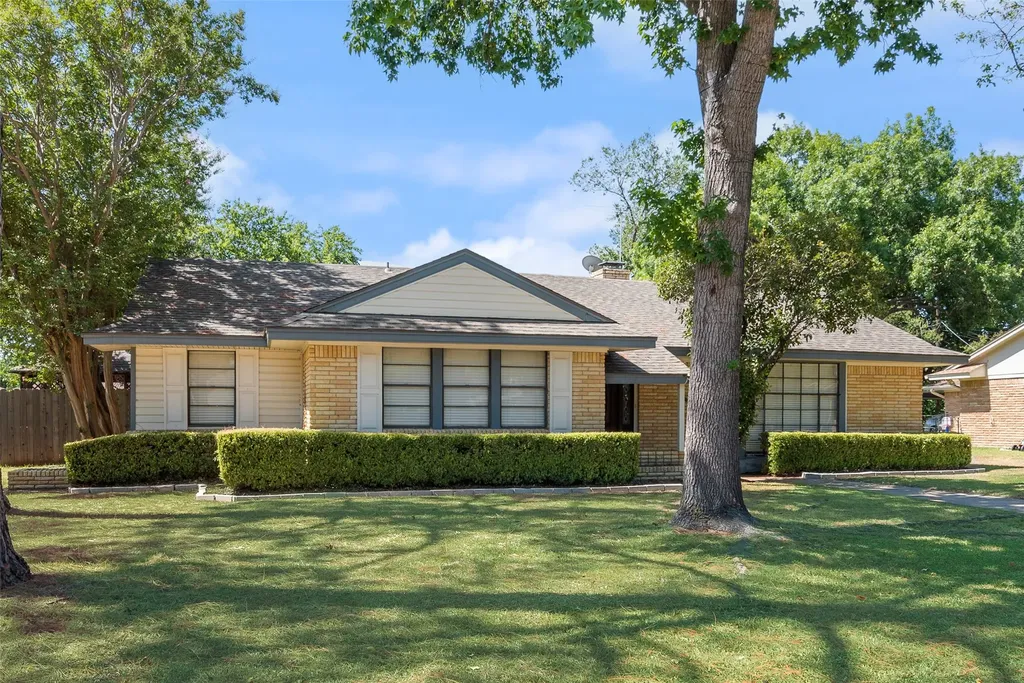 909 Egyptian Way Grand Prairie TX 75050