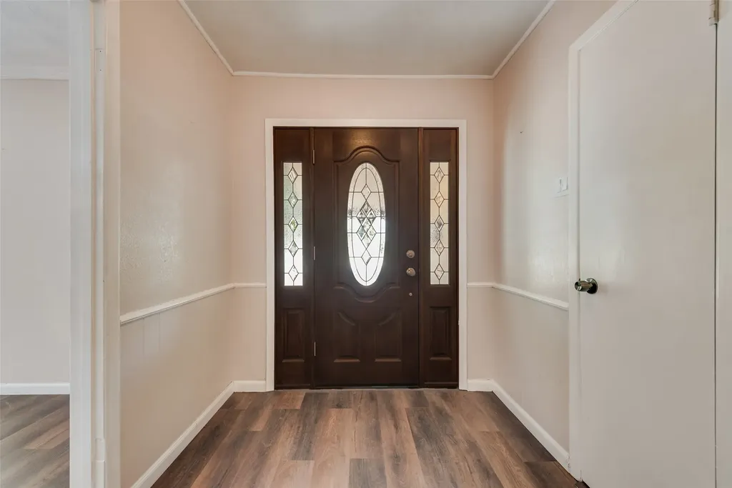 909 Egyptian Way Grand Prairie TX 75050