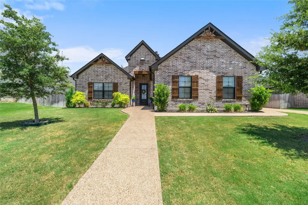 932 Gallant Fox Road Hewitt TX 76643