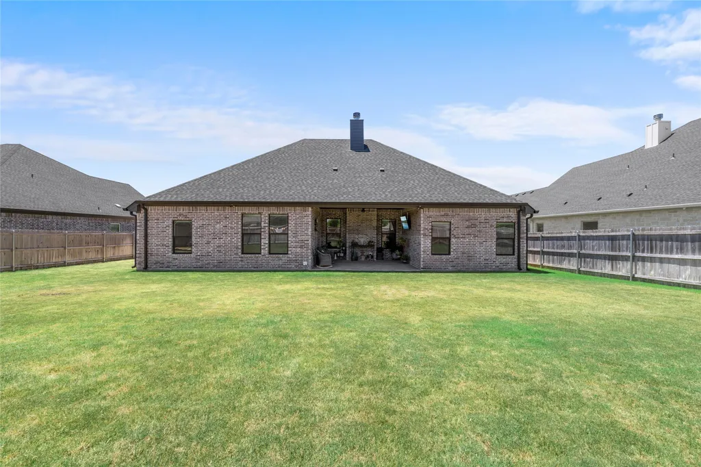 932 Gallant Fox Road Hewitt TX 76643
