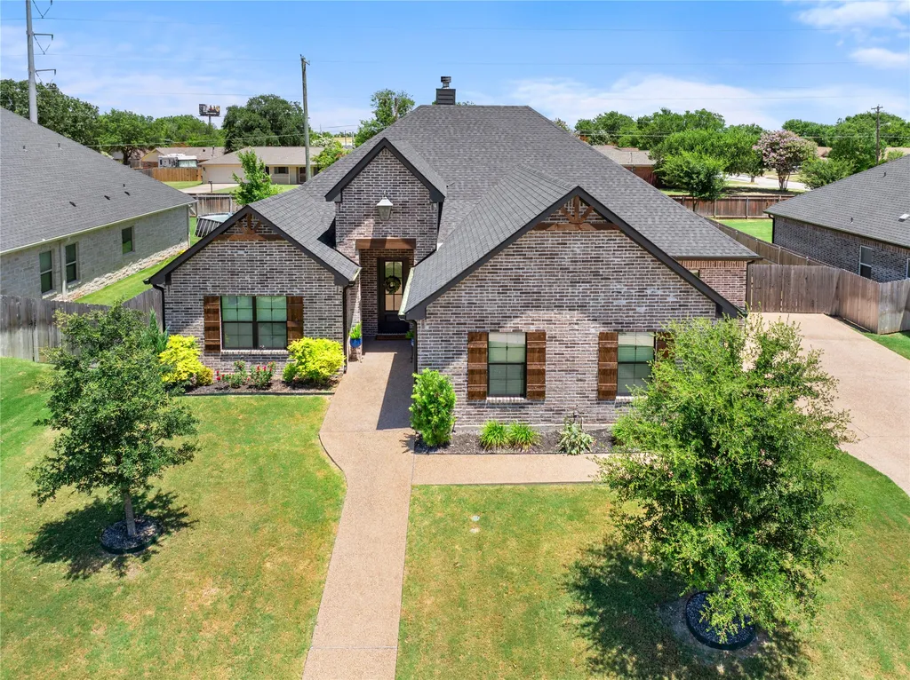 932 Gallant Fox Road Hewitt TX 76643