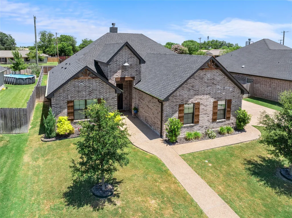 932 Gallant Fox Road Hewitt TX 76643