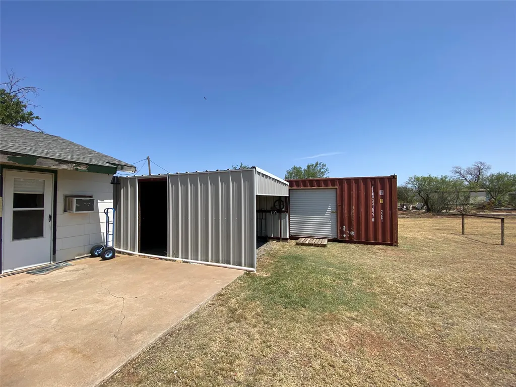 335 S Monroe Avenue Aspermont TX 79502