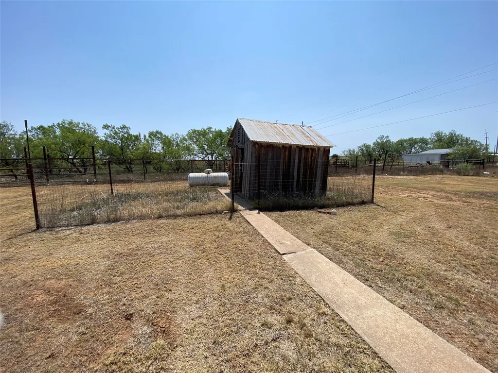 335 S Monroe Avenue Aspermont TX 79502