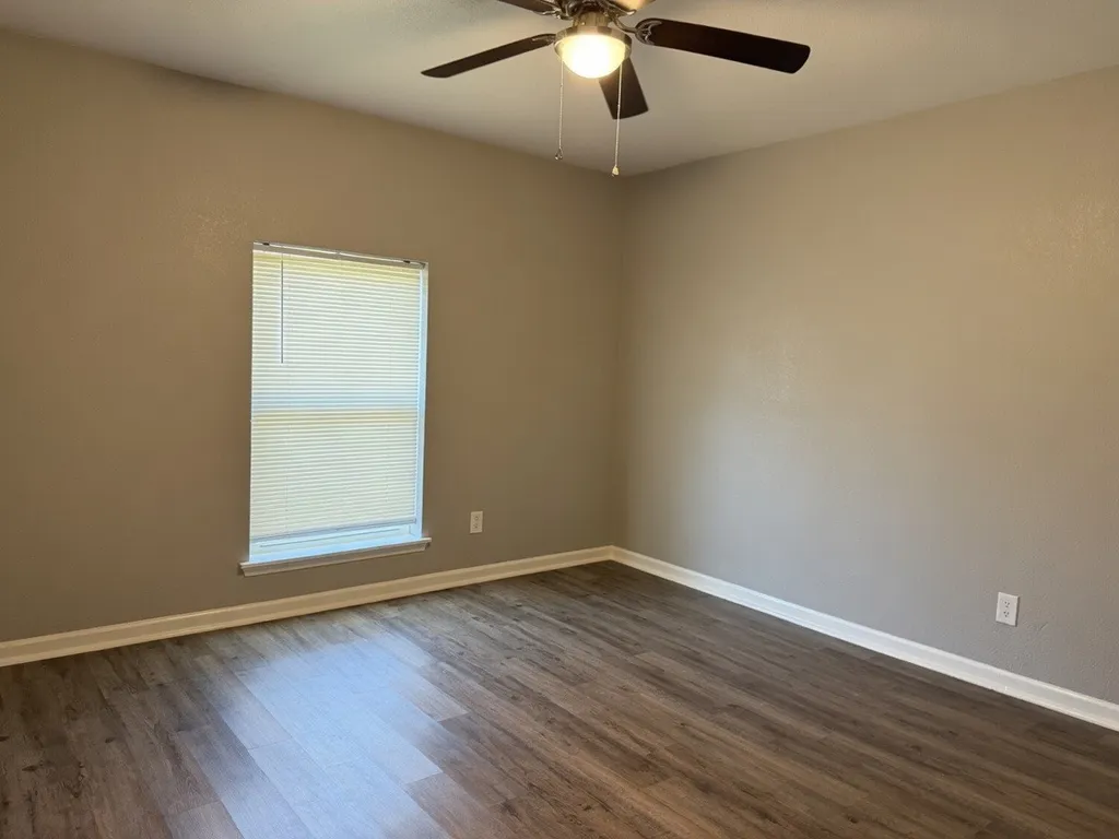 524 Cole Avenue Saginaw TX 76179