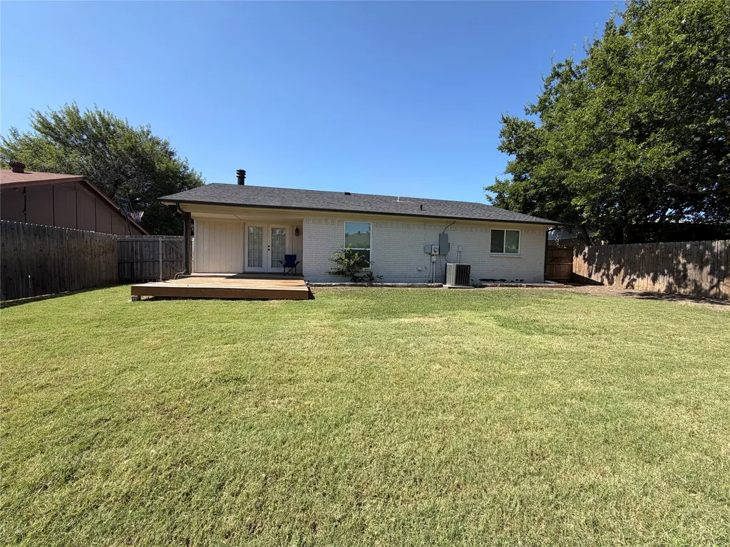 524 Cole Avenue Saginaw TX 76179