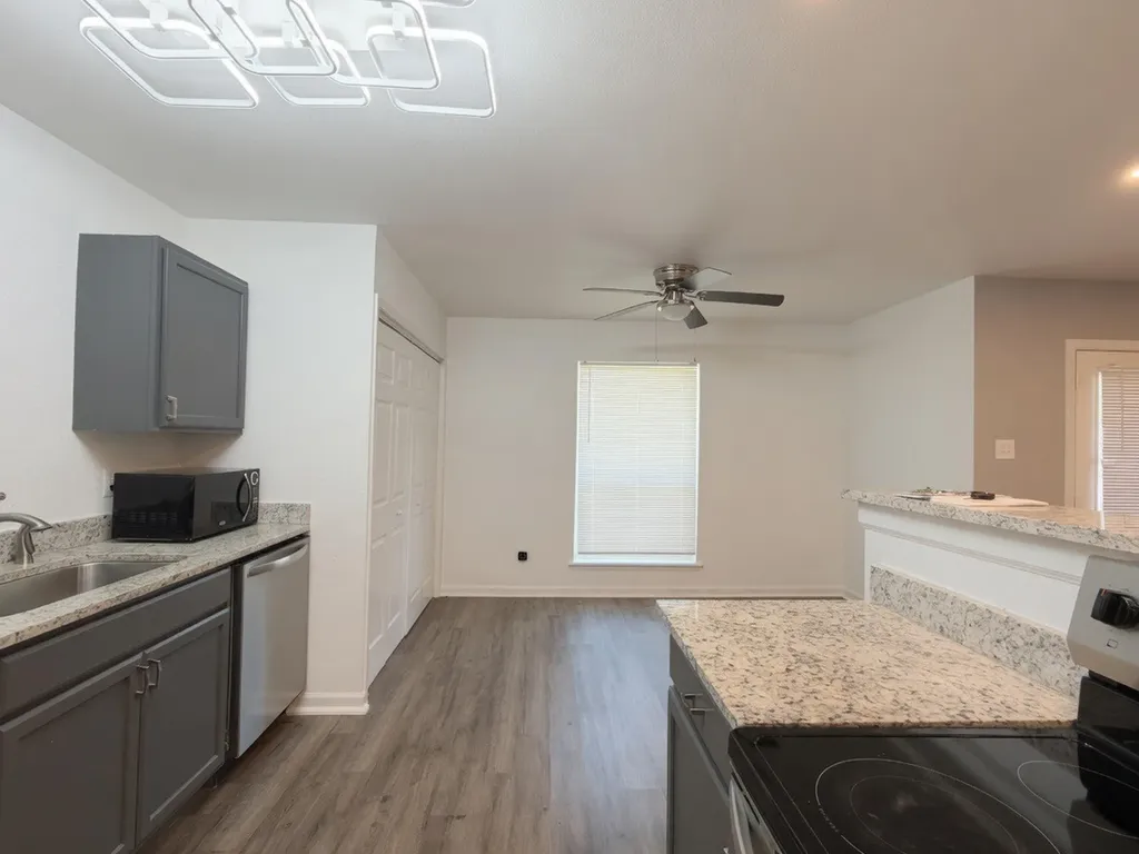 524 Cole Avenue Saginaw TX 76179