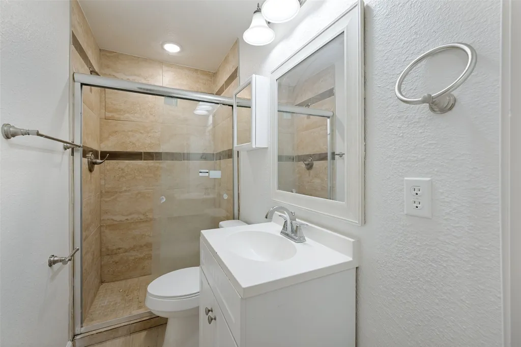 1102 E Lovers Lane Arlington TX 76010