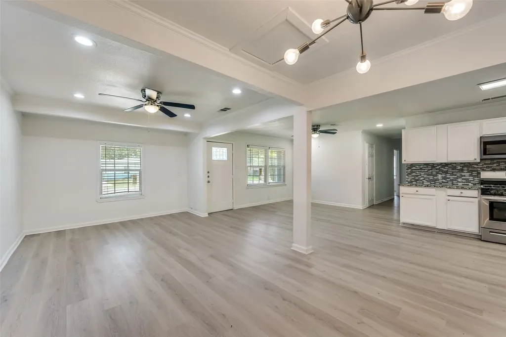 1102 E Lovers Lane Arlington TX 76010