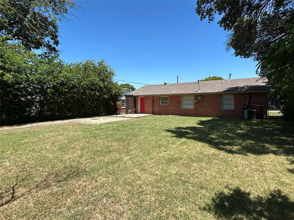 130 W Cherry Point Drive Dallas TX 75232