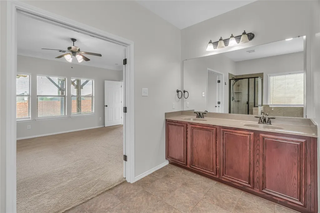 928 Casa Grandes Drive Arlington TX 76002