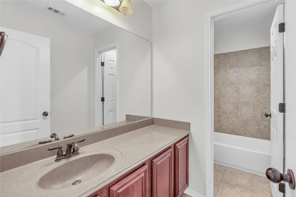 928 Casa Grandes Drive Arlington TX 76002