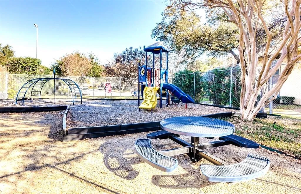 9838 Amberton Parkway Dallas TX 75243