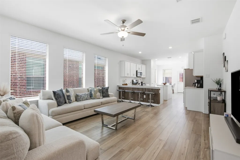 1121 Western Yarrow Avenue Justin TX 76247