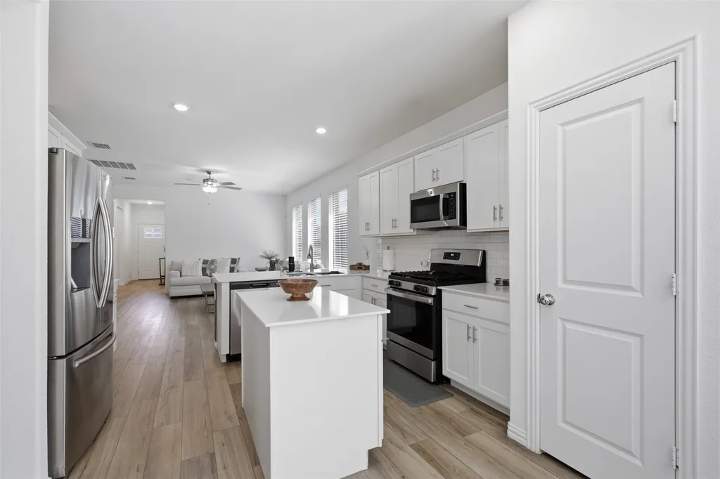 1121 Western Yarrow Avenue Justin TX 76247