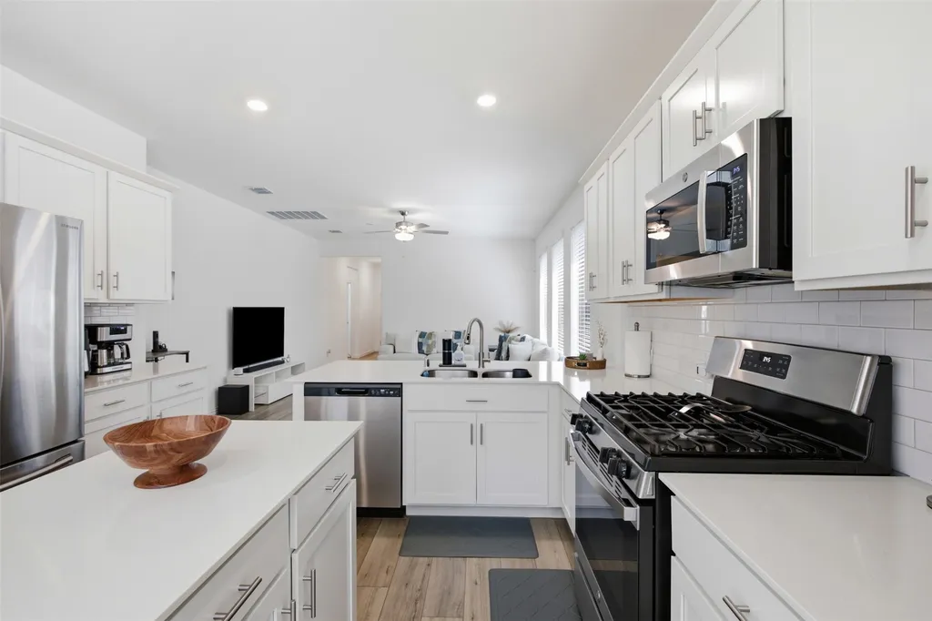 1121 Western Yarrow Avenue Justin TX 76247