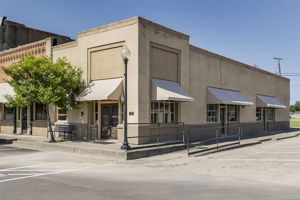 118 N Main Street Palmer TX 75152