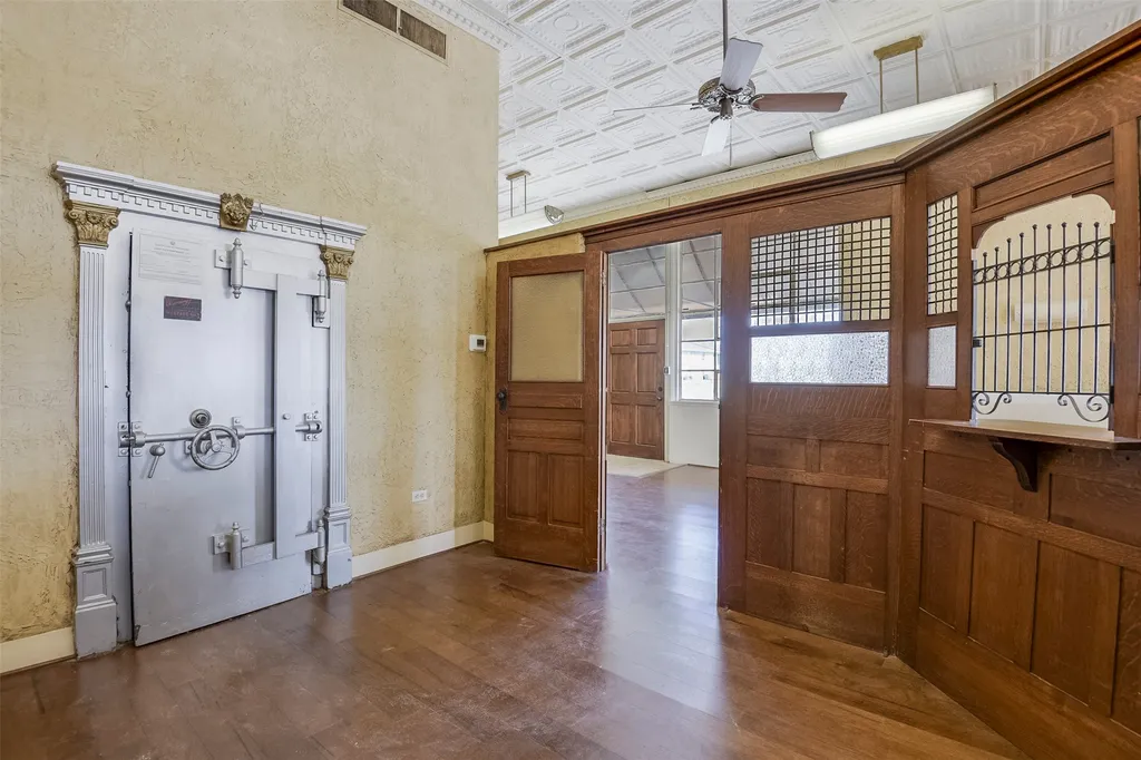 118 N Main Street Palmer TX 75152