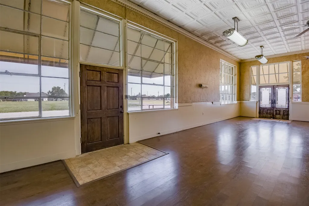 118 N Main Street Palmer TX 75152