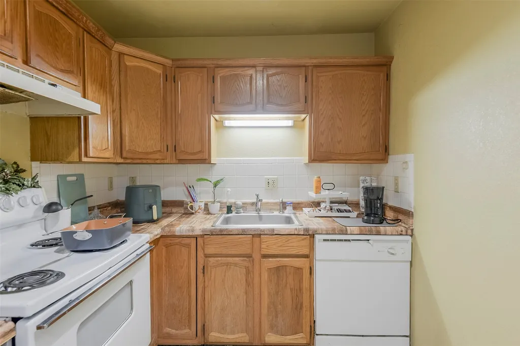 118 N Main Street Palmer TX 75152