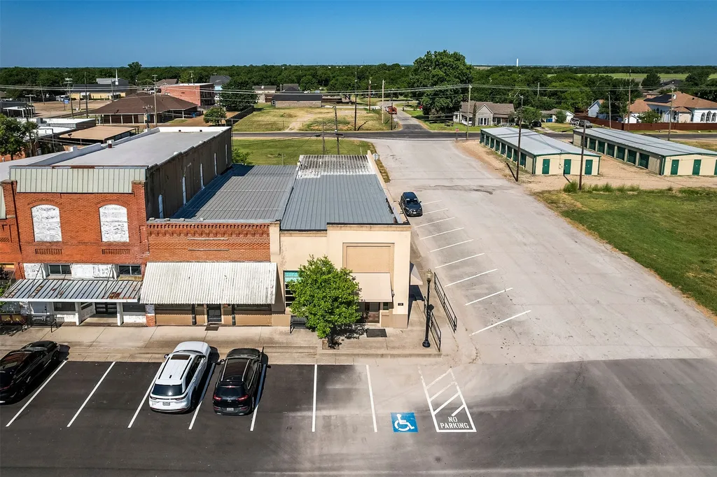 118 N Main Street Palmer TX 75152