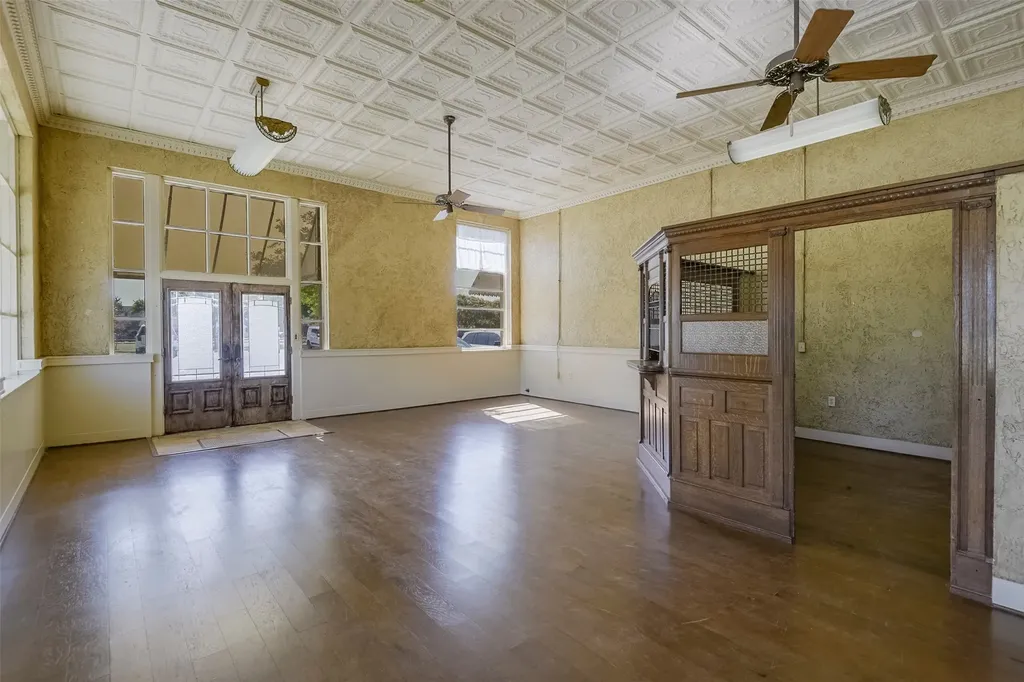 118 N Main Street Palmer TX 75152