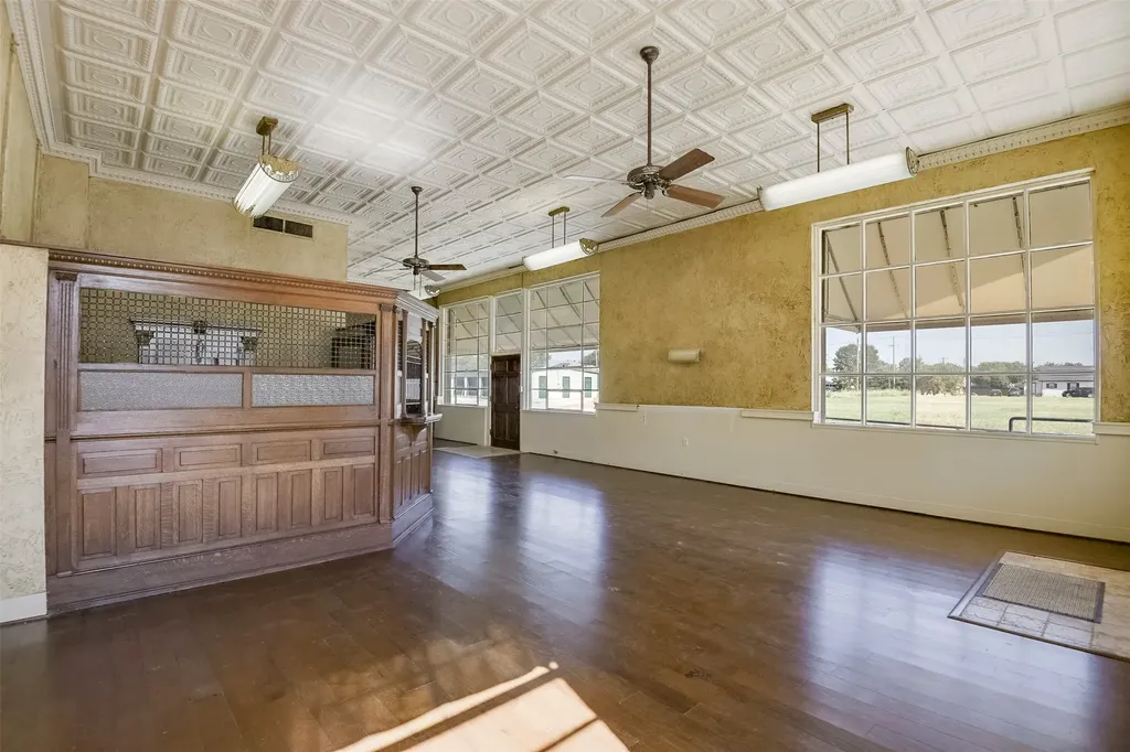 118 N Main Street Palmer TX 75152