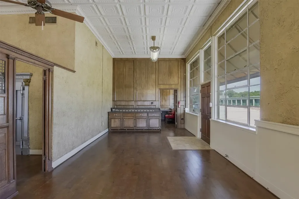 118 N Main Street Palmer TX 75152