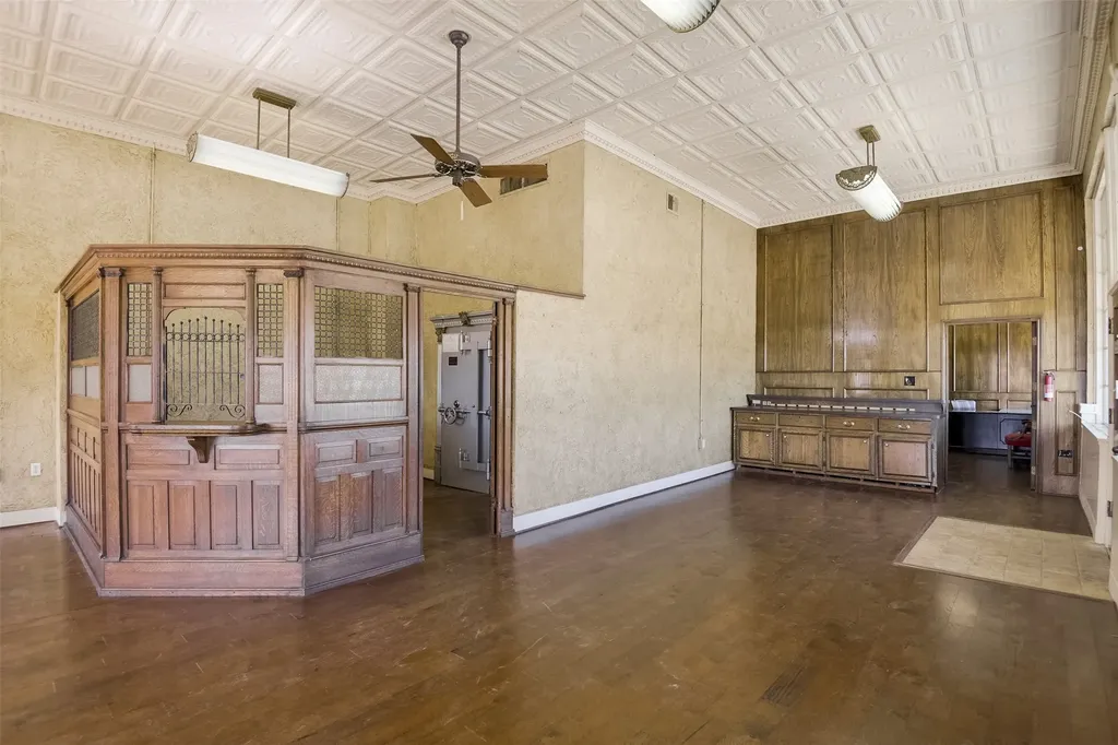 118 N Main Street Palmer TX 75152