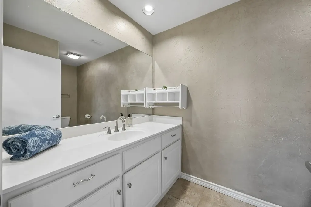 6353 Southpoint Drive Dallas TX 75248