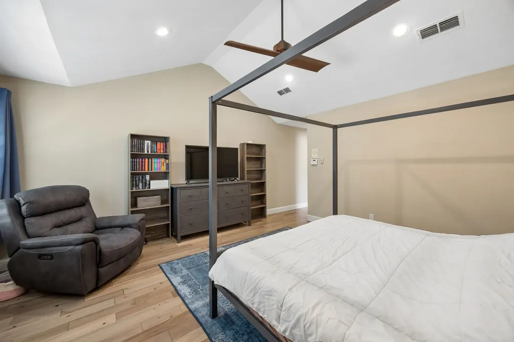 6353 Southpoint Drive Dallas TX 75248