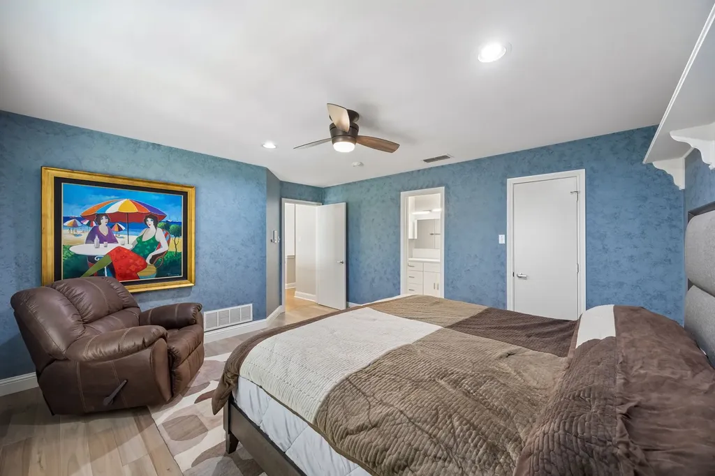 6353 Southpoint Drive Dallas TX 75248