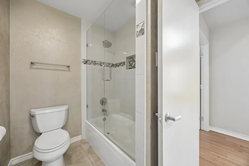 6353 Southpoint Drive Dallas TX 75248