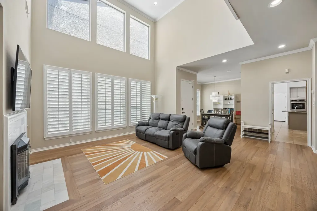 6353 Southpoint Drive Dallas TX 75248