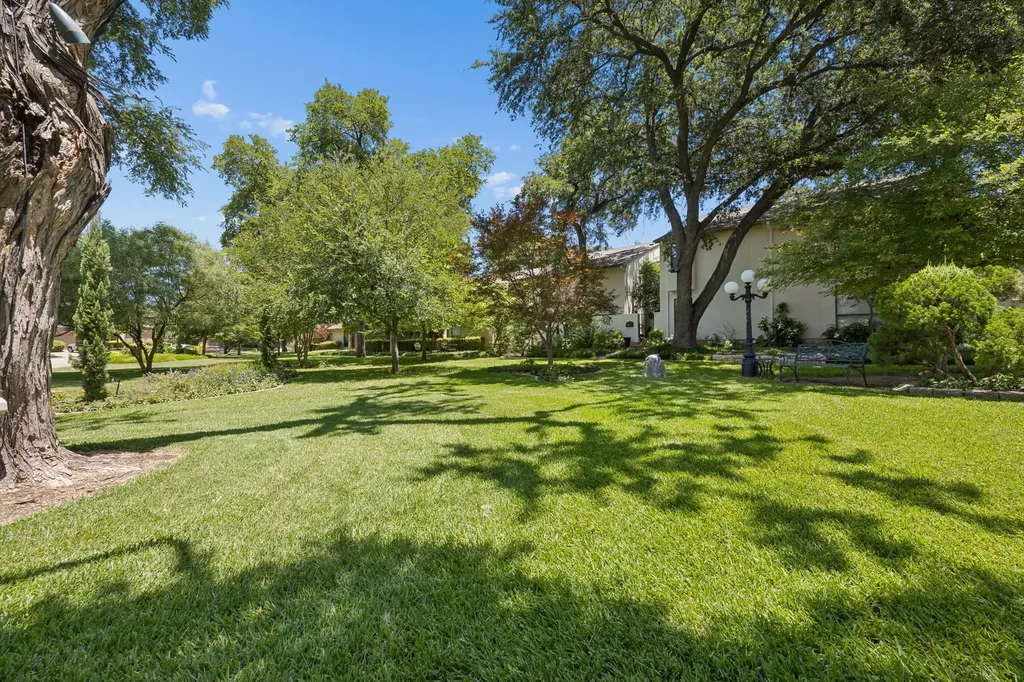 6353 Southpoint Drive Dallas TX 75248
