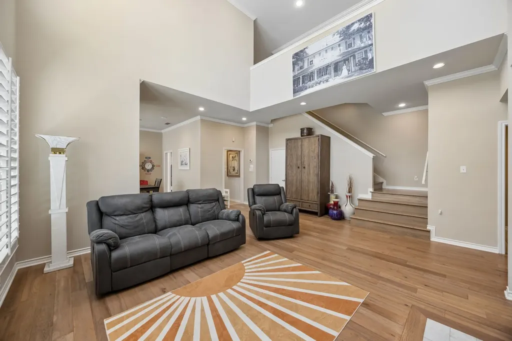 6353 Southpoint Drive Dallas TX 75248