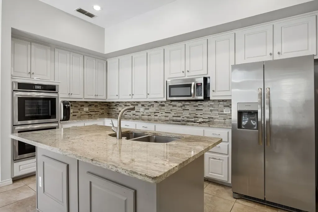 6353 Southpoint Drive Dallas TX 75248