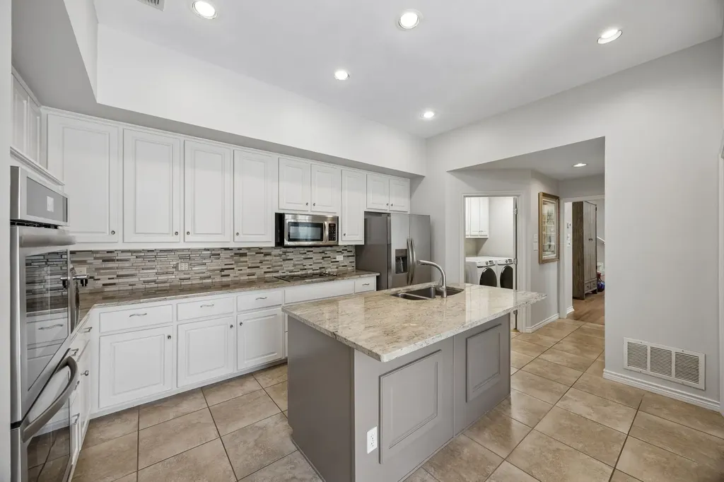 6353 Southpoint Drive Dallas TX 75248