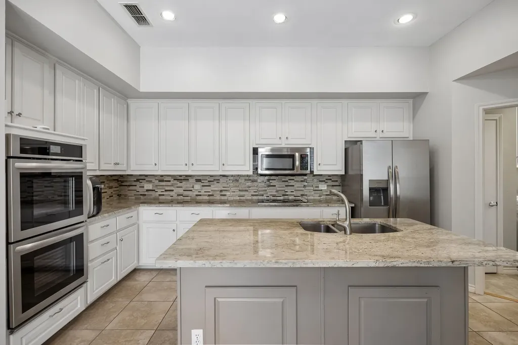 6353 Southpoint Drive Dallas TX 75248