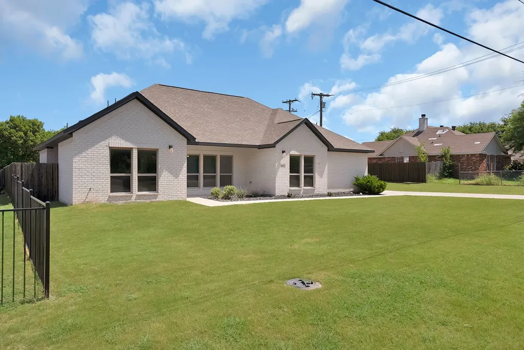 925 Balkan Drive Lancaster TX 75134