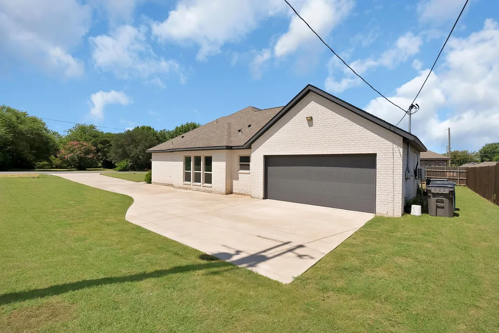925 Balkan Drive Lancaster TX 75134