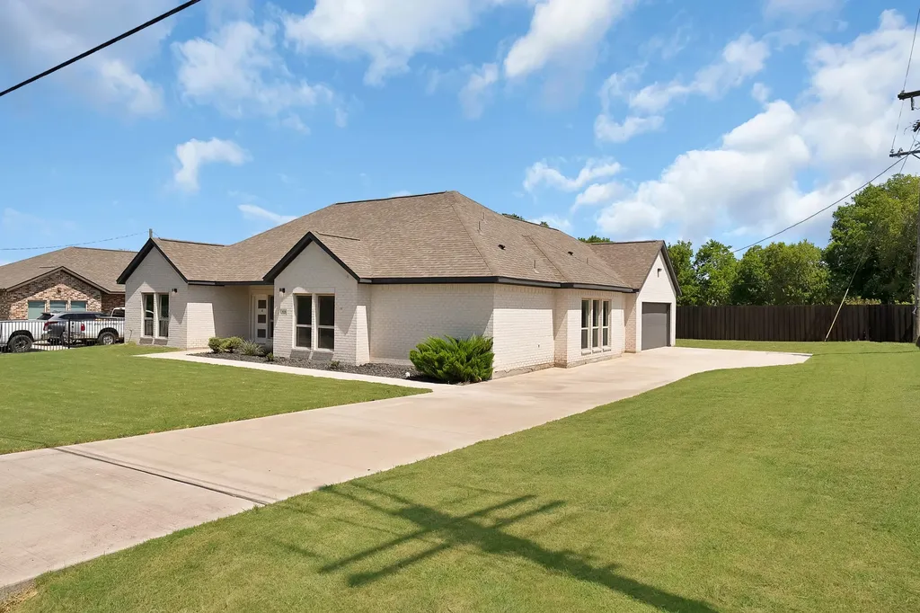 925 Balkan Drive Lancaster TX 75134