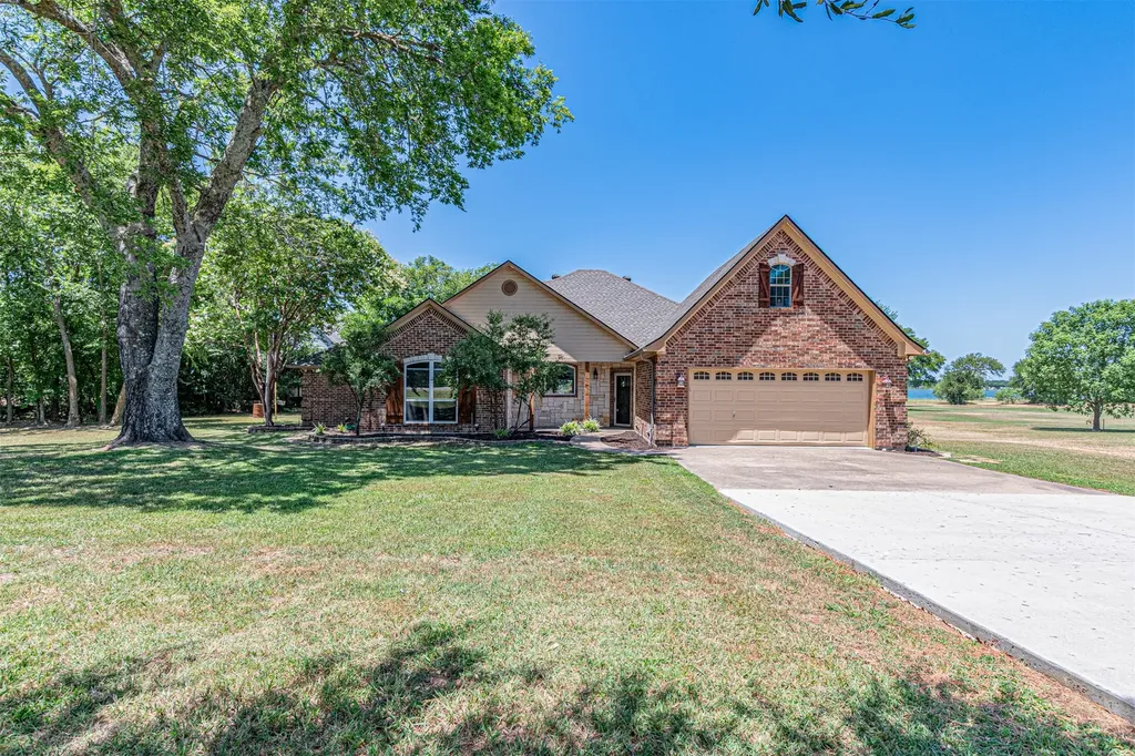 132 Seminole Trail East Tawakoni TX 75472