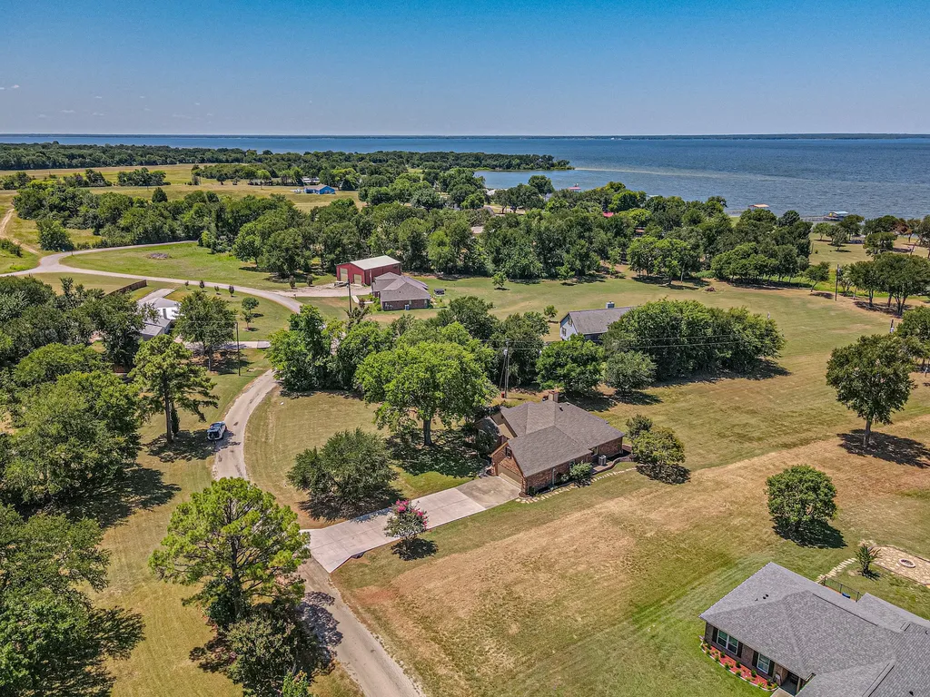 132 Seminole Trail East Tawakoni TX 75472