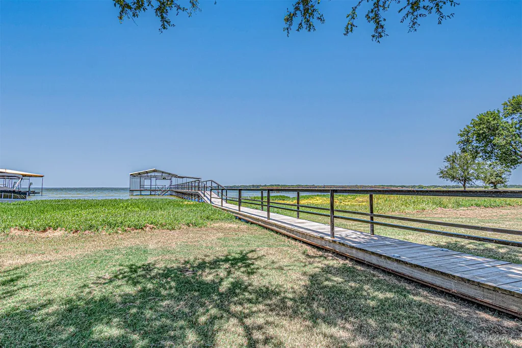 132 Seminole Trail East Tawakoni TX 75472
