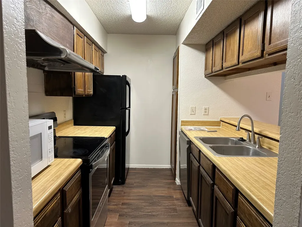9615 Walnut Street Dallas TX 75243